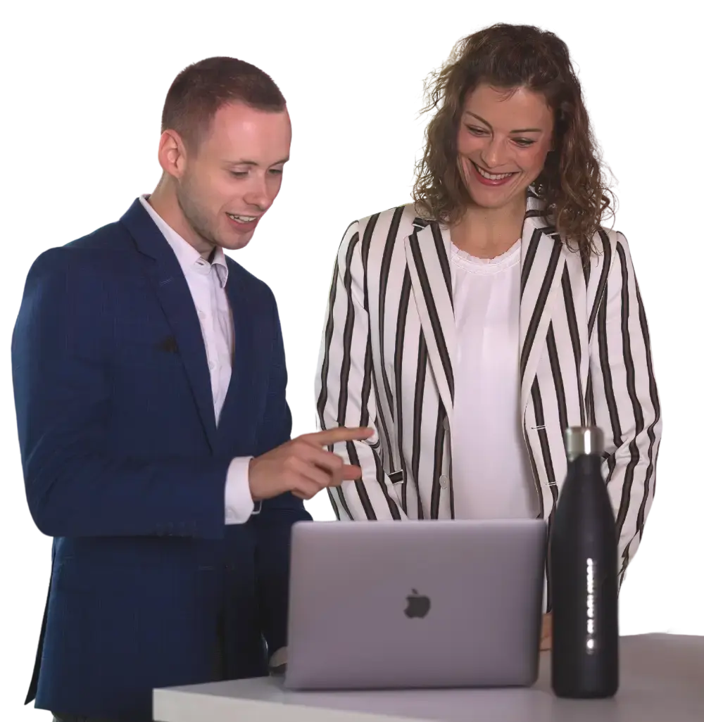 Ein Computer mit IT Security Hologram
